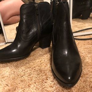 Black Frye ankle healed boots
